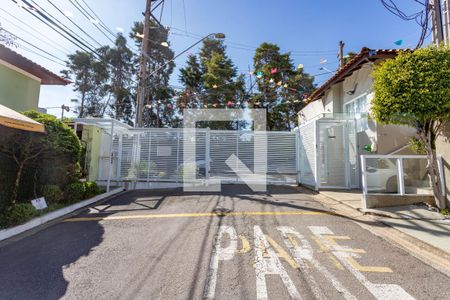 Casa de condomínio à venda com 192m², 3 quartos e 4 vagas Casa de condomínio à venda com 192m², 3 quartos e 4 vagasFachada do Condomínio
