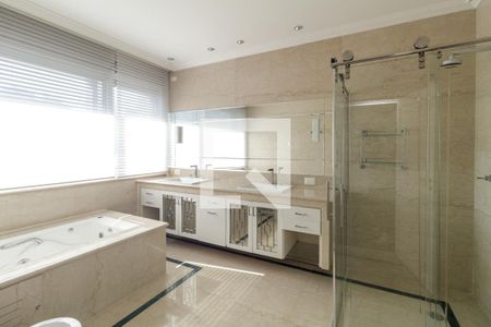 Apartamento à venda com 500m², 4 quartos e 3 vagas Apartamento à venda com 500m², 4 quartos e 3 vagasBanheiro 1 - Suíte