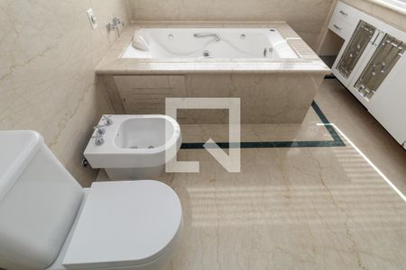 Apartamento à venda com 500m², 4 quartos e 3 vagas Apartamento à venda com 500m², 4 quartos e 3 vagasBanheiro 1 - Suíte