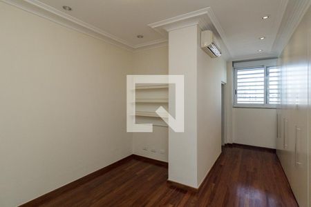 Apartamento à venda com 500m², 4 quartos e 3 vagas Apartamento à venda com 500m², 4 quartos e 3 vagasQuarto 4 - Suíte