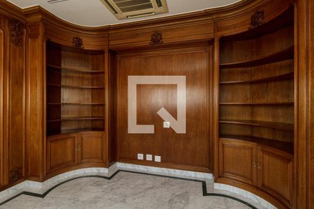 Apartamento à venda com 500m², 4 quartos e 3 vagas Apartamento à venda com 500m², 4 quartos e 3 vagasSala de TV