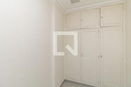 Apartamento à venda com 500m², 4 quartos e 3 vagas Apartamento à venda com 500m², 4 quartos e 3 vagasQuarto de Serviço