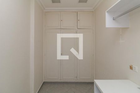 Apartamento à venda com 500m², 4 quartos e 3 vagas Apartamento à venda com 500m², 4 quartos e 3 vagasQuarto de Serviço