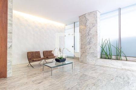 Apartamento à venda com 500m², 4 quartos e 3 vagas Apartamento à venda com 500m², 4 quartos e 3 vagasÁrea comum - Hall Social