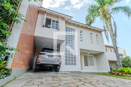 Casa de condomínio à venda com 221m², 4 quartos e 3 vagasFachada