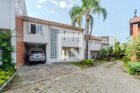 Casa de condomínio à venda com 221m², 4 quartos e 3 vagasFachada