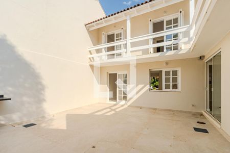 Casa de condomínio à venda com 221m², 4 quartos e 3 vagasÁrea externa