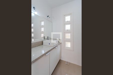 Casa de condomínio à venda com 221m², 4 quartos e 3 vagasBanheiro do Quarto 3