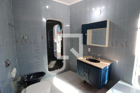 Casa à venda com 420m², 5 quartos e 3 vagasQuarto 2 - Banheiro