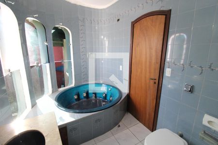 Casa à venda com 420m², 5 quartos e 3 vagasQuarto 2 - Banheiro