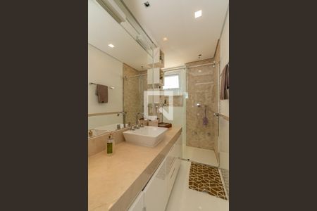 Apartamento à venda com 340m², 4 quartos e 4 vagas Apartamento à venda com 340m², 4 quartos e 4 vagasBanheiro da Suíte 2