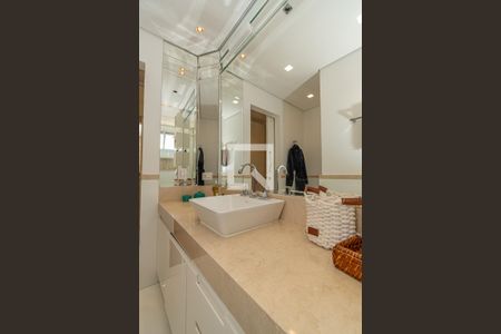 Apartamento à venda com 340m², 4 quartos e 4 vagas Apartamento à venda com 340m², 4 quartos e 4 vagasBanheiro da Suíte 2