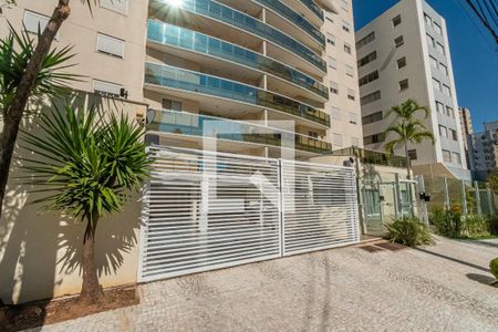 Apartamento à venda com 340m², 4 quartos e 4 vagas Apartamento à venda com 340m², 4 quartos e 4 vagasFachada e Portaria