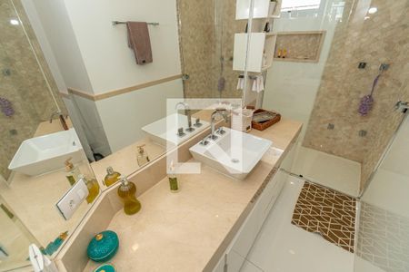 Apartamento à venda com 340m², 4 quartos e 4 vagas Apartamento à venda com 340m², 4 quartos e 4 vagasDetalhe Banheiro da Suíte 2