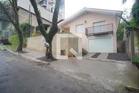 Casa à venda com 197m², 3 quartos e 3 vagas Casa à venda com 197m², 3 quartos e 3 vagasFachada