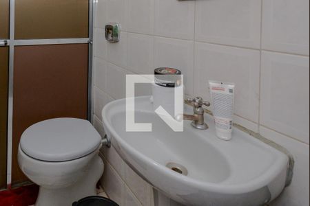 Casa à venda com 100m², 2 quartos e 2 vagas Casa à venda com 100m², 2 quartos e 2 vagasEdícula - Banheiro