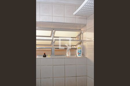 Casa à venda com 100m², 2 quartos e 2 vagas Casa à venda com 100m², 2 quartos e 2 vagasEdícula - Banheiro