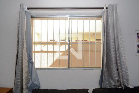 Casa à venda com 100m², 2 quartos e 2 vagas Casa à venda com 100m², 2 quartos e 2 vagasEdícula - sala