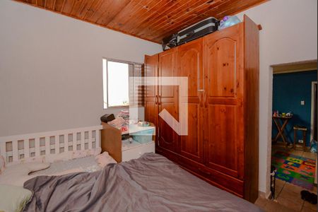 Casa à venda com 100m², 2 quartos e 2 vagas Casa à venda com 100m², 2 quartos e 2 vagasEdícula - quarto