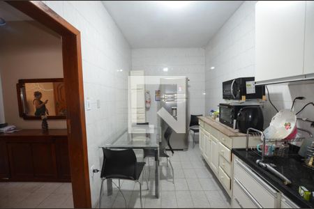 Apartamento para alugar com 160m², 4 quartos e sem vagaCozinha