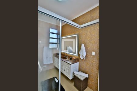 Casa à venda com 320m², 3 quartos e 3 vagasBanheiro do Quarto 1