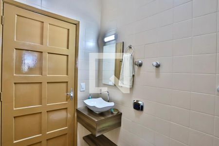 Casa à venda com 320m², 3 quartos e 3 vagasBanheiro do escritório