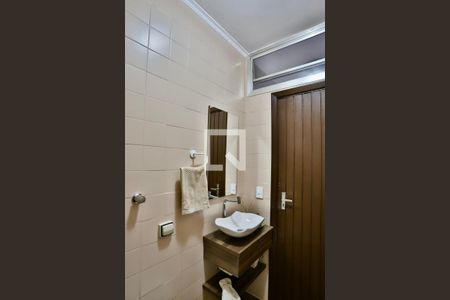 Casa à venda com 320m², 3 quartos e 3 vagasBanheiro de serviço