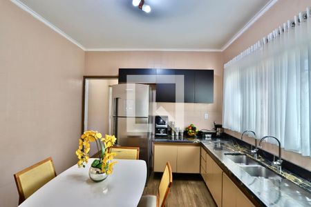 Casa à venda com 320m², 3 quartos e 3 vagasCozinha