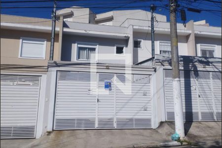 Casa à venda com 100m², 3 quartos e 2 vagas Casa à venda com 100m², 3 quartos e 2 vagasFachada