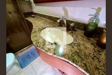 Apartamento para alugar com 70m², 2 quartos e 1 vaga Apartamento para alugar com 70m², 2 quartos e 1 vagaBanheiro social