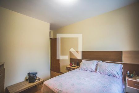 Casa à venda com 250m², 3 quartos e 7 vagas Casa à venda com 250m², 3 quartos e 7 vagasSuíte