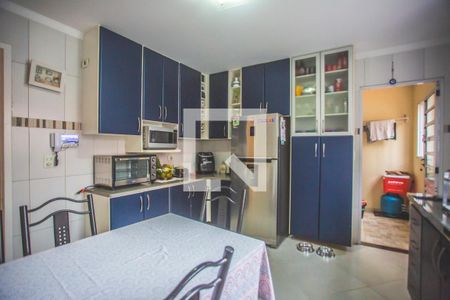 Casa à venda com 250m², 3 quartos e 7 vagas Casa à venda com 250m², 3 quartos e 7 vagasCozinha