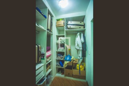 Casa à venda com 250m², 3 quartos e 7 vagas Casa à venda com 250m², 3 quartos e 7 vagasCloset