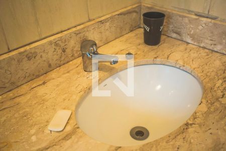 Casa à venda com 250m², 3 quartos e 7 vagas Casa à venda com 250m², 3 quartos e 7 vagasBanheiro Suíte