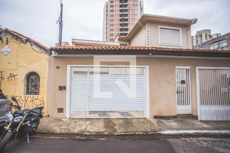Casa à venda com 250m², 3 quartos e 7 vagas Casa à venda com 250m², 3 quartos e 7 vagasFachada