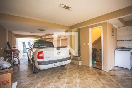 Casa à venda com 250m², 3 quartos e 7 vagas Casa à venda com 250m², 3 quartos e 7 vagasGaragem