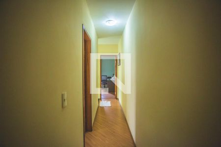 Casa à venda com 250m², 3 quartos e 7 vagas Casa à venda com 250m², 3 quartos e 7 vagasCorredor - Quartos