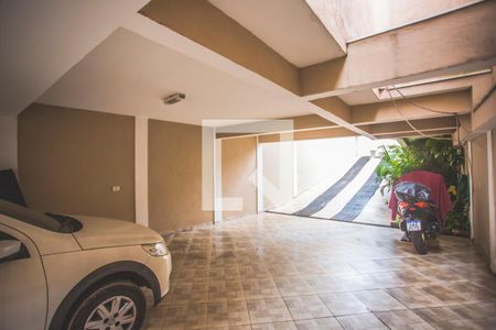 Casa à venda com 250m², 3 quartos e 7 vagas Casa à venda com 250m², 3 quartos e 7 vagasGaragem