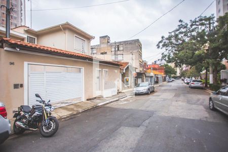 Casa à venda com 250m², 3 quartos e 7 vagas Casa à venda com 250m², 3 quartos e 7 vagasFachada