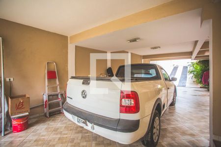 Casa à venda com 250m², 3 quartos e 7 vagas Casa à venda com 250m², 3 quartos e 7 vagasGaragem