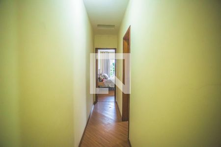 Casa à venda com 250m², 3 quartos e 7 vagas Casa à venda com 250m², 3 quartos e 7 vagasCorredor - Quartos