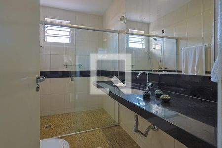 Casa à venda com 205m², 3 quartos e 2 vagasBanheiro da Suíte