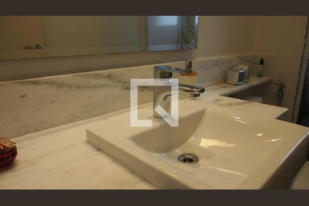 Apartamento à venda com 131m², 3 quartos e 2 vagasBanheiro da Suíte