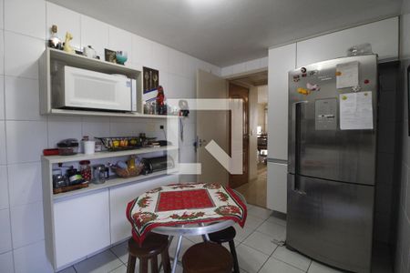 Apartamento à venda com 110m², 4 quartos e 2 vagasCozinha e Área de Serviço