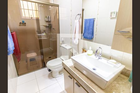 Casa à venda com 180m², 3 quartos e 1 vagaBanheiro