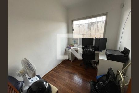 Casa à venda com 276m², 5 quartos e 4 vagas Casa à venda com 276m², 5 quartos e 4 vagasQuarto 4