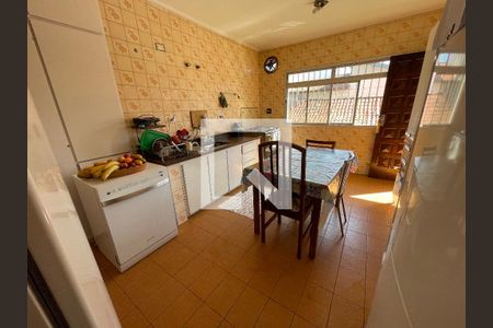Casa à venda com 276m², 5 quartos e 4 vagas Casa à venda com 276m², 5 quartos e 4 vagasCozinha
