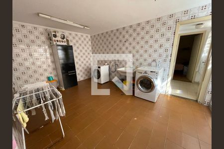 Casa à venda com 276m², 5 quartos e 4 vagas Casa à venda com 276m², 5 quartos e 4 vagasÁrea de Serviço
