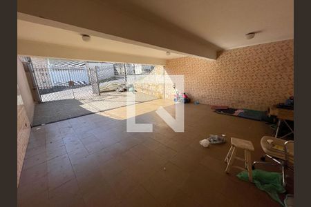 Casa à venda com 276m², 5 quartos e 4 vagas Casa à venda com 276m², 5 quartos e 4 vagasGaragem