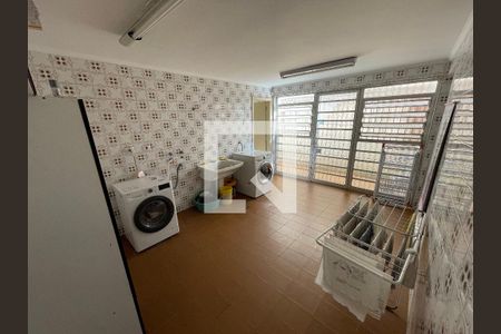 Casa à venda com 276m², 5 quartos e 4 vagas Casa à venda com 276m², 5 quartos e 4 vagasÁrea de Serviço